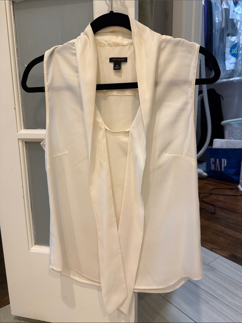 Ann Taylor tie neck sleeveless blouse